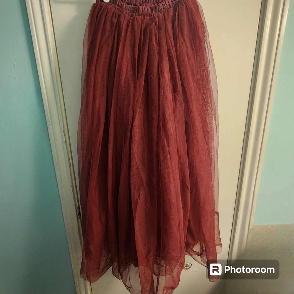 2Bunnies long tulle skirt,burgundy/red color, size 10/12 GIRLS